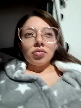 Snapshot of linda-schmidt chatting on 27, 10, 2025 linda-schmidt online show from 27, 10, 2025