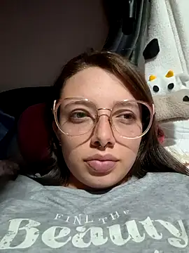 Snapshot of linda-schmidt chatting on 3, 11, 2025 linda-schmidt online show from 3, 11, 2025