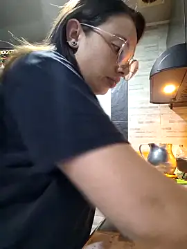 Snapshot of linda-schmidt chatting on 4, 11, 2025 linda-schmidt online show from 4, 11, 2025