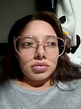 Snapshot of linda-schmidt chatting on 4, 12, 2025 linda-schmidt online show from 4, 12, 2025