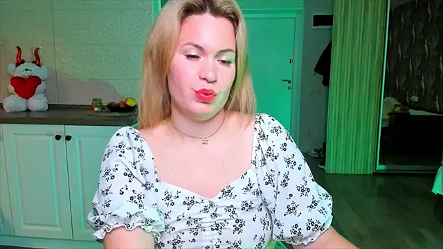 HotTiffani online show from 8, 11, 2025