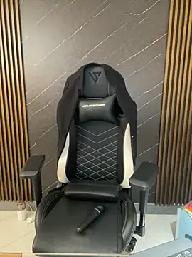 KellyBrooklyn  online show from 28, 10, 2025