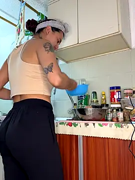 Snapshot of deepthroatlatina chatting on 9, 9, 2025 deepthroatlatina online show from 9, 9, 2025