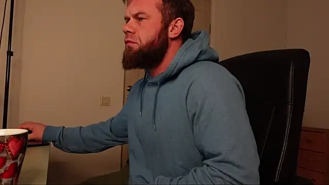 Snapshot of Tommy_Burnz chatting on 12, 1, 2025 Tommy Burnz online show from 12, 1, 2025