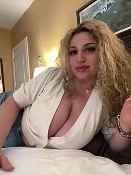 Snapshot of miamellycious chatting on 2, 2, 2025 miamellycious online show from 2, 2, 2025