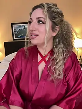 Snapshot of miamellycious chatting on 5, 2, 2025 miamellycious online show from 5, 2, 2025