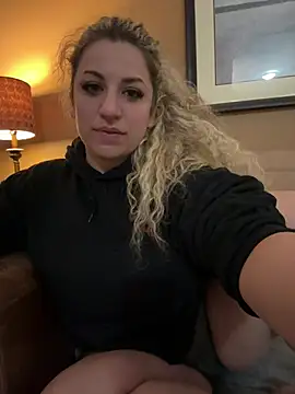 Snapshot of miamellycious chatting on 6, 2, 2025 miamellycious online show from 6, 2, 2025