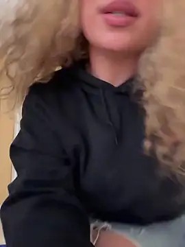 Snapshot of miamellycious chatting on 7, 2, 2025 miamellycious online show from 7, 2, 2025