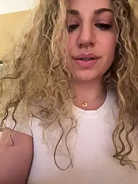 Snapshot of miamellycious chatting on 21, 2, 2025 miamellycious online show from 21, 2, 2025