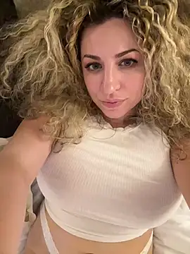 Snapshot of miamellycious chatting on 21, 2, 2025 miamellycious online show from 21, 2, 2025