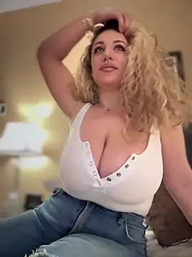 Snapshot of miamellycious chatting on 26, 2, 2025 miamellycious online show from 26, 2, 2025