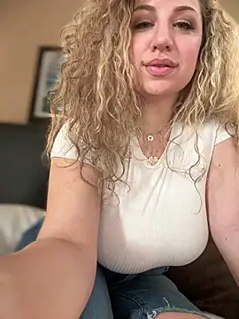 Snapshot of miamellycious chatting on 27, 2, 2025 miamellycious online show from 27, 2, 2025