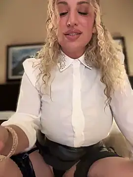 Snapshot of miamellycious chatting on 2, 3, 2025 miamellycious online show from 2, 3, 2025