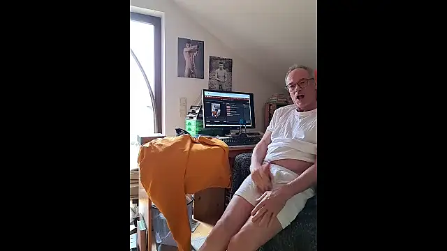 Snapshot of BerndisCam chatting on 25, 9, 2025 BerndisCam online show from 25, 9, 2025