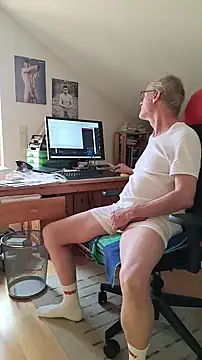 Snapshot of BerndisCam chatting on 30, 9, 2025 BerndisCam online show from 30, 9, 2025