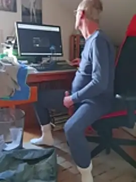 Snapshot of BerndisCam chatting on 1, 12, 2025 BerndisCam online show from 1, 12, 2025