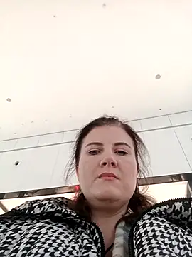 Snapshot of LizaCakes chatting on 4, 12, 2025 LizaCakes online show from 4, 12, 2025