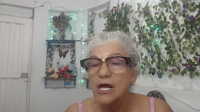Snapshot of FunnyGrandma chatting on 13, 12, 2024 FunnyGrandma online show from 13, 12, 2024