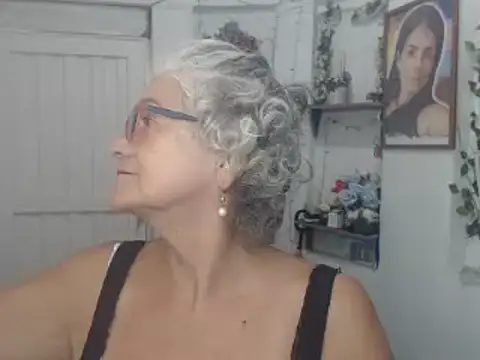 Snapshot of FunnyGrandma chatting on 14, 9, 2025 FunnyGrandma online show from 14, 9, 2025