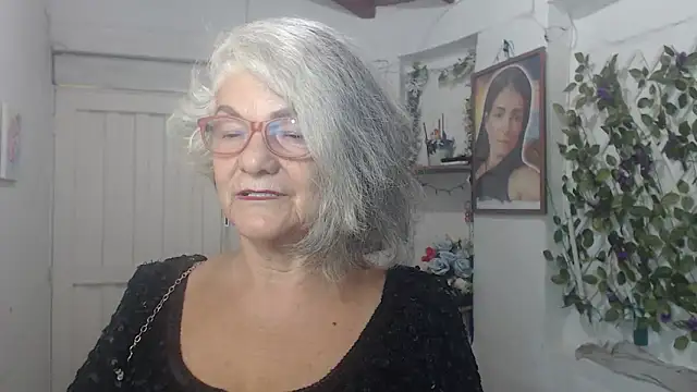 Snapshot of FunnyGrandma chatting on 3, 10, 2025 FunnyGrandma online show from 3, 10, 2025