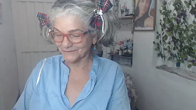 Snapshot of FunnyGrandma chatting on 9, 10, 2025 FunnyGrandma online show from 9, 10, 2025