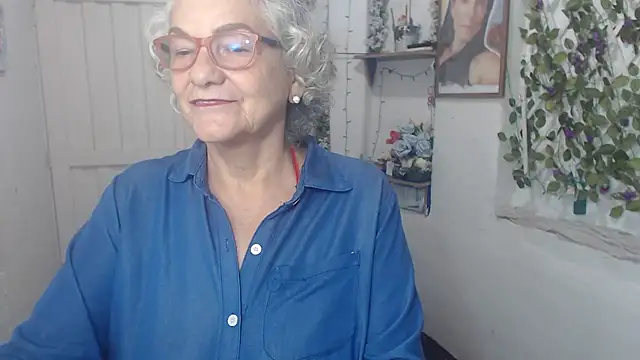 Snapshot of FunnyGrandma chatting on 13, 10, 2025 FunnyGrandma online show from 13, 10, 2025