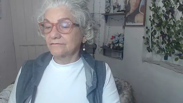Snapshot of FunnyGrandma chatting on 15, 10, 2025 FunnyGrandma online show from 15, 10, 2025