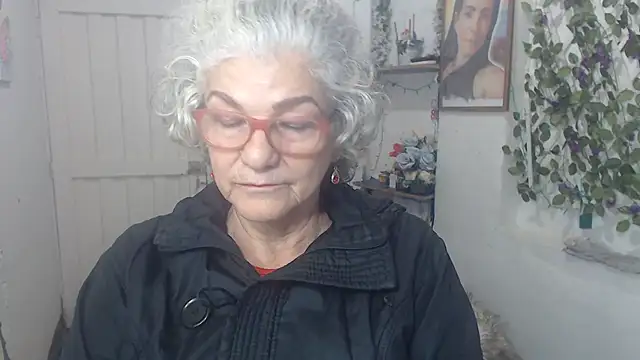 Snapshot of FunnyGrandma chatting on 16, 10, 2025 FunnyGrandma online show from 16, 10, 2025