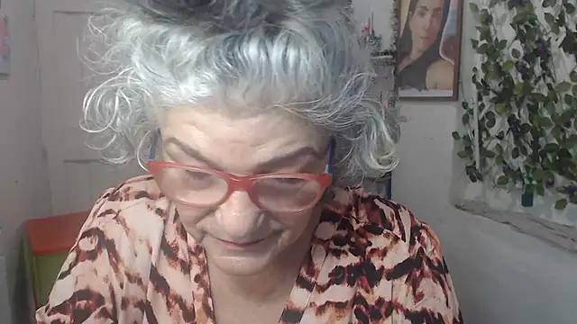 Snapshot of FunnyGrandma chatting on 16, 10, 2025 FunnyGrandma online show from 16, 10, 2025