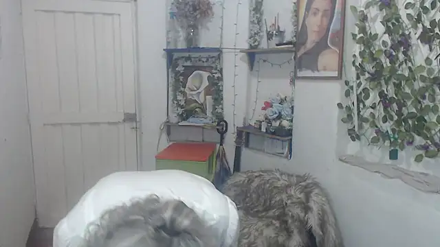 Snapshot of FunnyGrandma chatting on 18, 10, 2025 FunnyGrandma online show from 18, 10, 2025