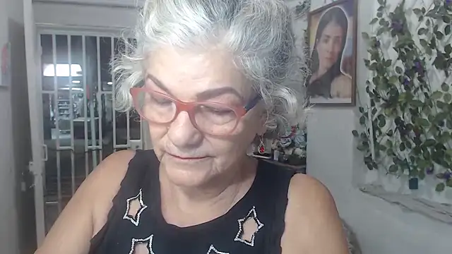 Snapshot of FunnyGrandma chatting on 19, 10, 2025 FunnyGrandma online show from 19, 10, 2025