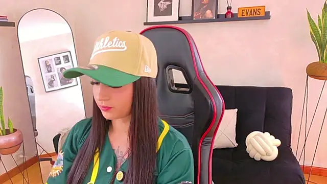 EmmyEvans1 online show from 28, 2, 2026