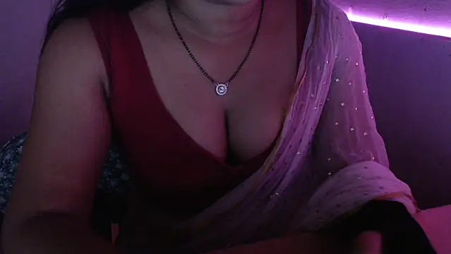 Snapshot of Open_Heart_Lennon chatting on 8, 11, 2025 Open Heart Lennon online show from 8, 11, 2025