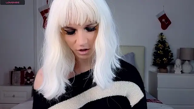 Snapshot of HelenSpellman chatting on 12, 1, 2025 HelenSpellman online show from 12, 1, 2025