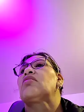 Snapshot of esmeralda_milf chatting on 28, 5, 2026 esmeralda milf online show from 28, 5, 2026