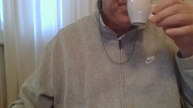 ANONIMO7735 online show from 4, 3, 2025