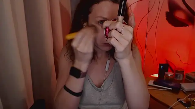 JohansonKatie online show from 16, 1, 2025