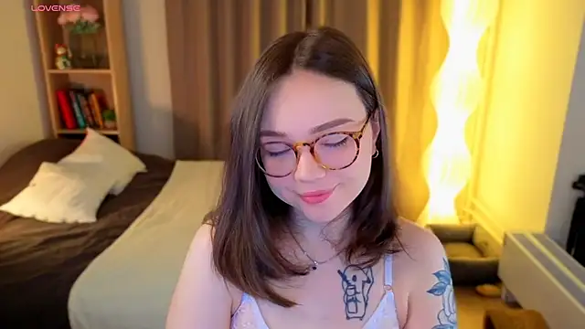 MilenaSaint online show from 8, 3, 2026