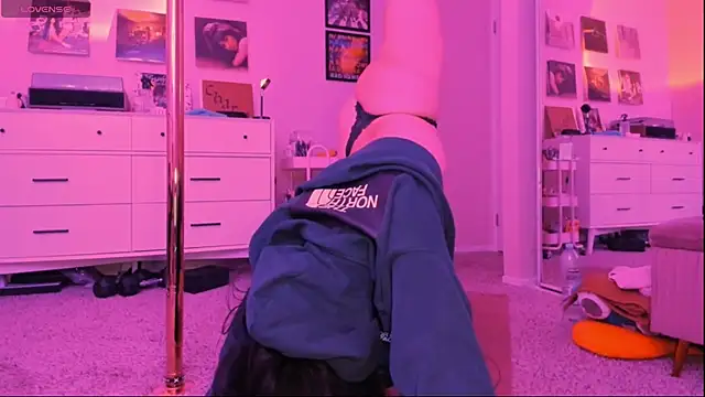 Evie-Luna online show from 10, 2, 2025