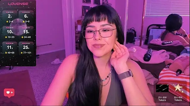 Evie-Luna online show from 1, 3, 2025