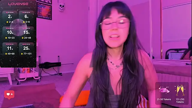 Evie-Luna online show from 1, 3, 2025