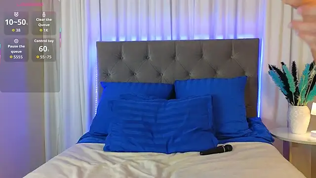 Ariana Petite online show from 2, 12, 2025