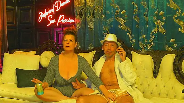 Snapshot of JadeandDamon chatting on 1, 12, 2025 JadeandDamon online show from 1, 12, 2025