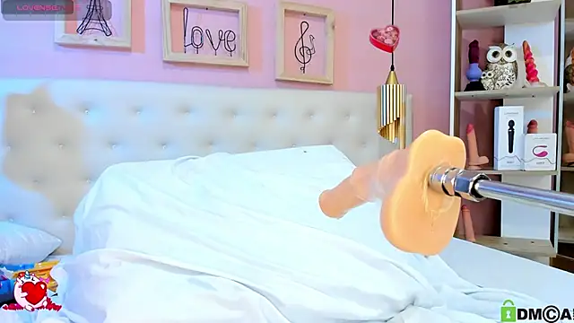 leylla  online show from 5, 3, 2025