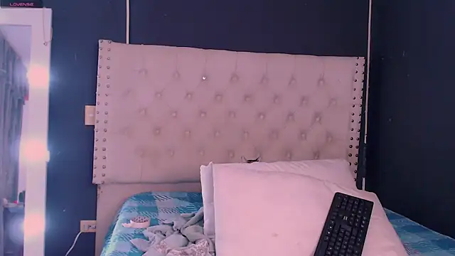 Snapshot of valen_thompson chatting on 31, 12, 2024 valen thompson online show from 31, 12, 2024