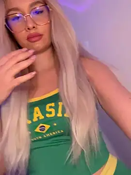 Snapshot of mollyxxx chatting on 14, 10, 2025 mollyxxx online show from 14, 10, 2025
