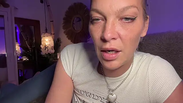 cyberchickie maria online show from 28, 2, 2025