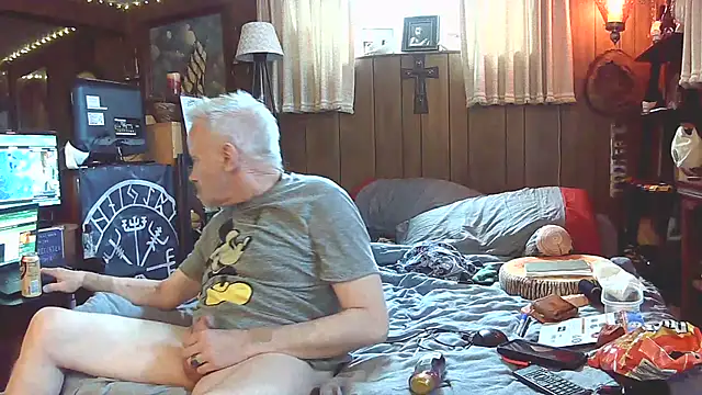 Snapshot of Makowboy chatting on 13, 7, 2026 Makowboy online show from 13, 7, 2026