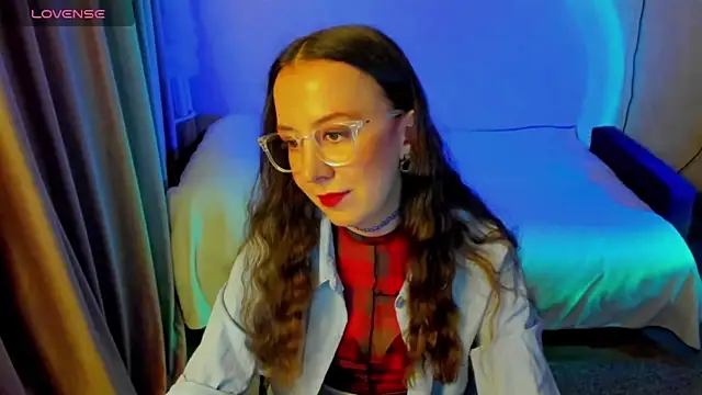 Snapshot of CurlySteph chatting on 7, 6, 2026 CurlySteph online show from 7, 6, 2026
