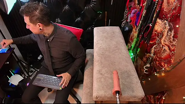 boy n girl online show from 11, 4, 2026